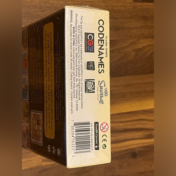 Codenames: The Simpsons Family Edition Game - Picture 3 of 4